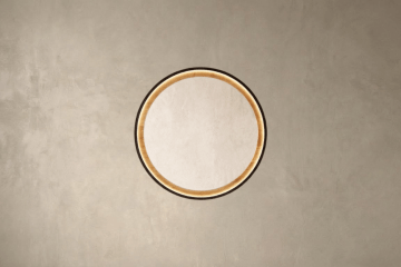 Espejos en un marco de madera