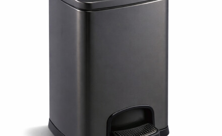 Cubo de basura con pedal PREMIUM rectangular de 20 L, cierre suave / negro mate