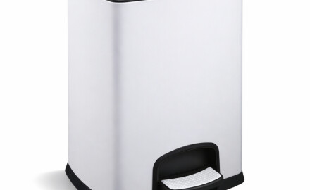 Cubo de basura con pedal PREMIUM rectangular de 20 L, cierre suave / blanco